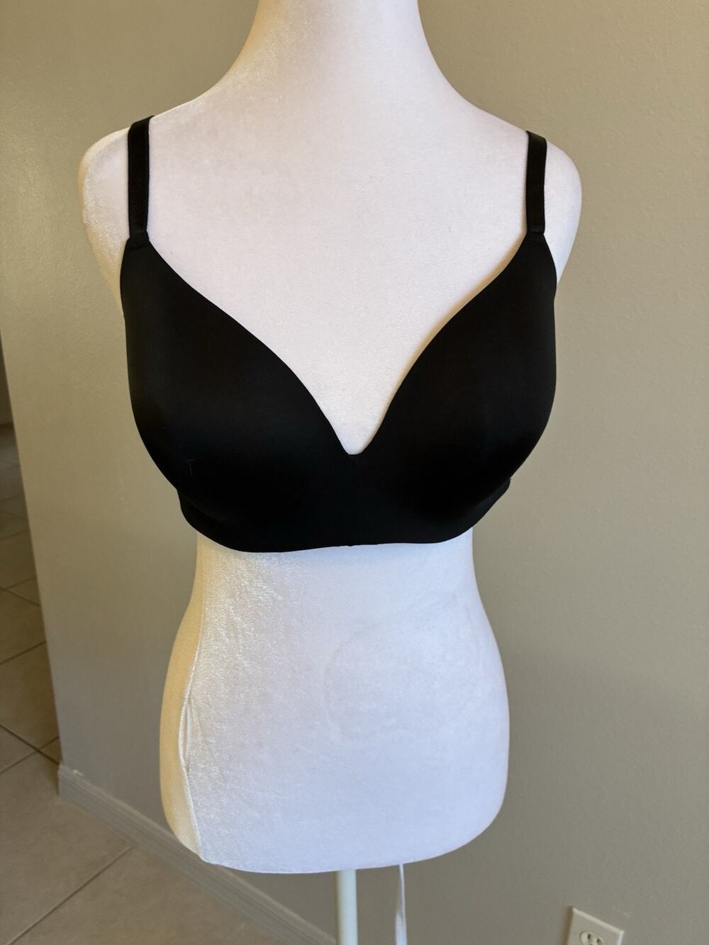 NEW Auden smooth lightly lined wirefree black bra 36D Tee Shirt Comfy Casual